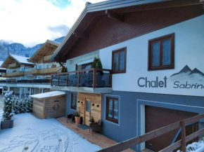 Chalet Sabrina mit Außenpool im Sommer